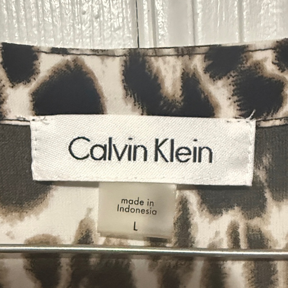 Calvin Klein Women's Animal Print Sleeveless Blouse - Picture 3 of 3
